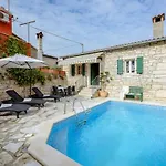 In With Swimming Pool Villa *