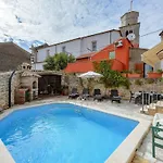 In With Swimming Pool Tinjan