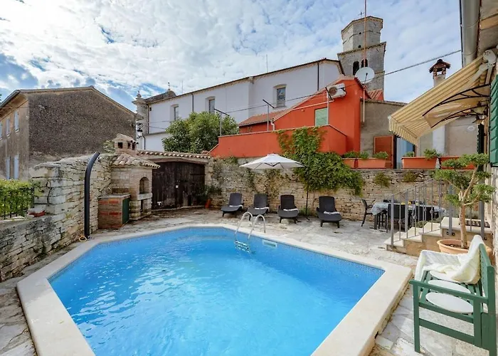 In With Swimming Pool Tinjan