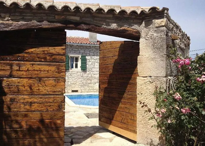 Villa In With Swimming Pool *