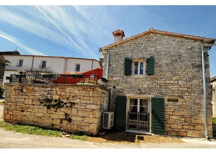 In With Swimming Pool * Tinjan