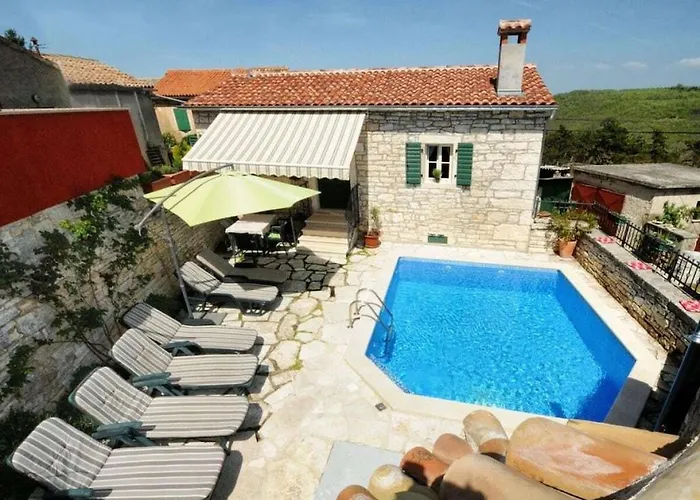 Vila In With Swimming Pool Tinjan